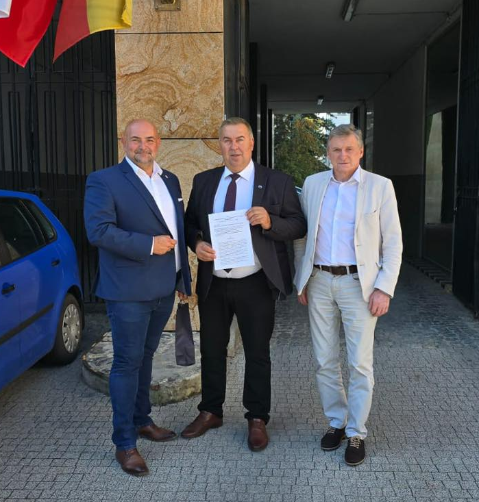 Starosta, Wicestarosta i Skarbnik przed Urzędem Wojewódzkim w Łodzi