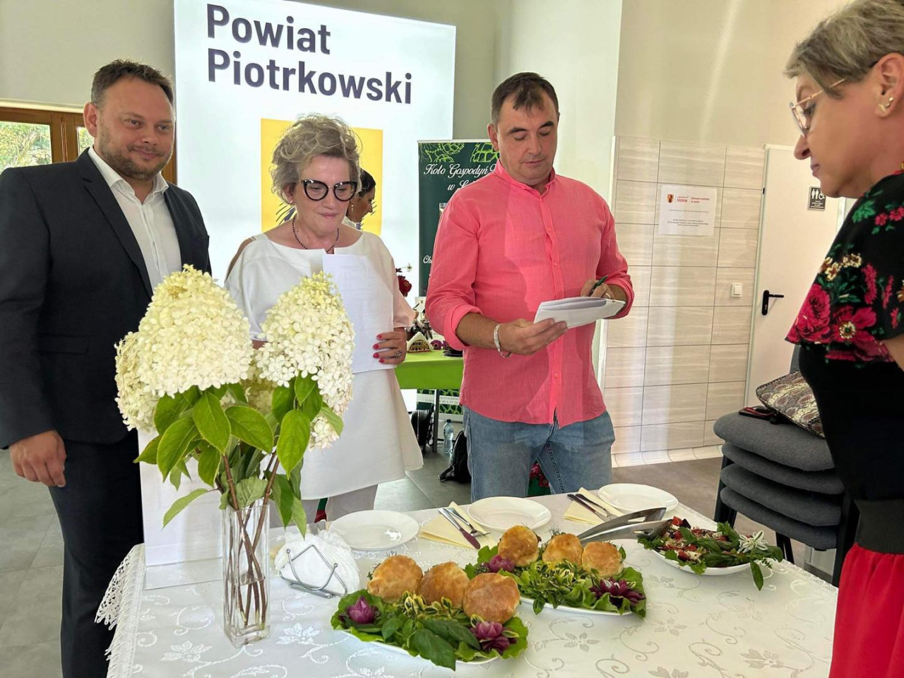 Komisja konkursowa w czasie degustacji potraw