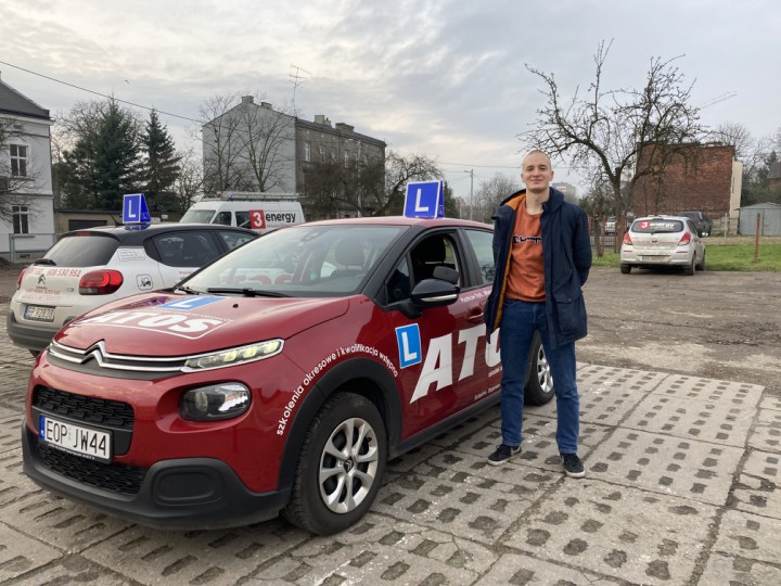 Zdany egzamin na prawo jazdy ucznia ZS CKZ w Bujnach
