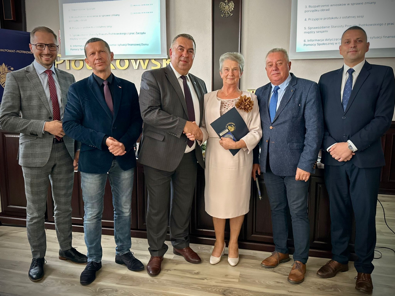 Władze powiatu wraz z Marią Głowacką
