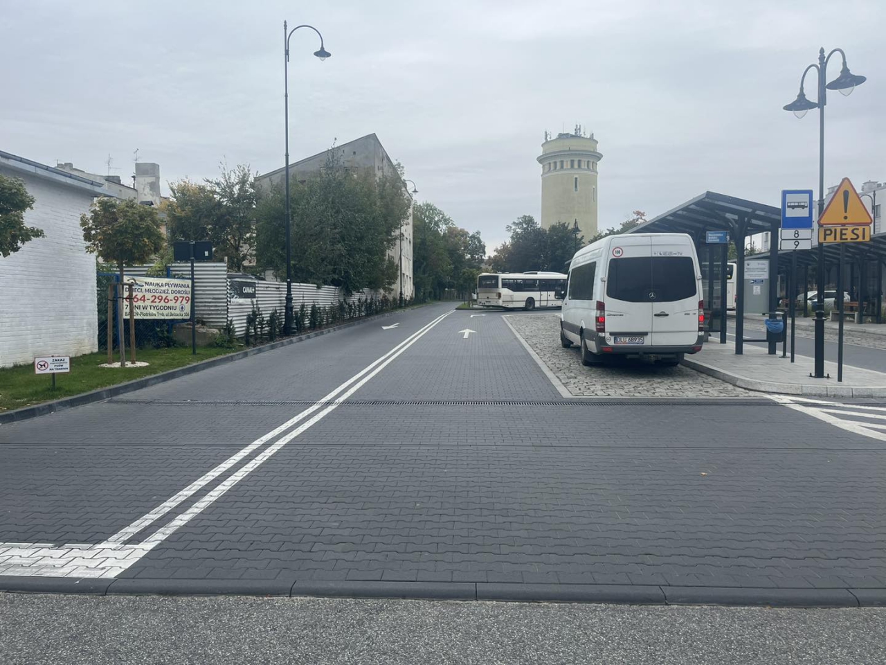 Wjazd na teren dworca Powiatowego Centrum Przesiadkowego