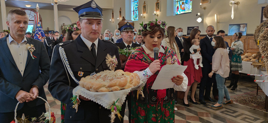 Starostowie Dożynek Justyna Pielesiek i Jarosław Wójcik z Tychowa