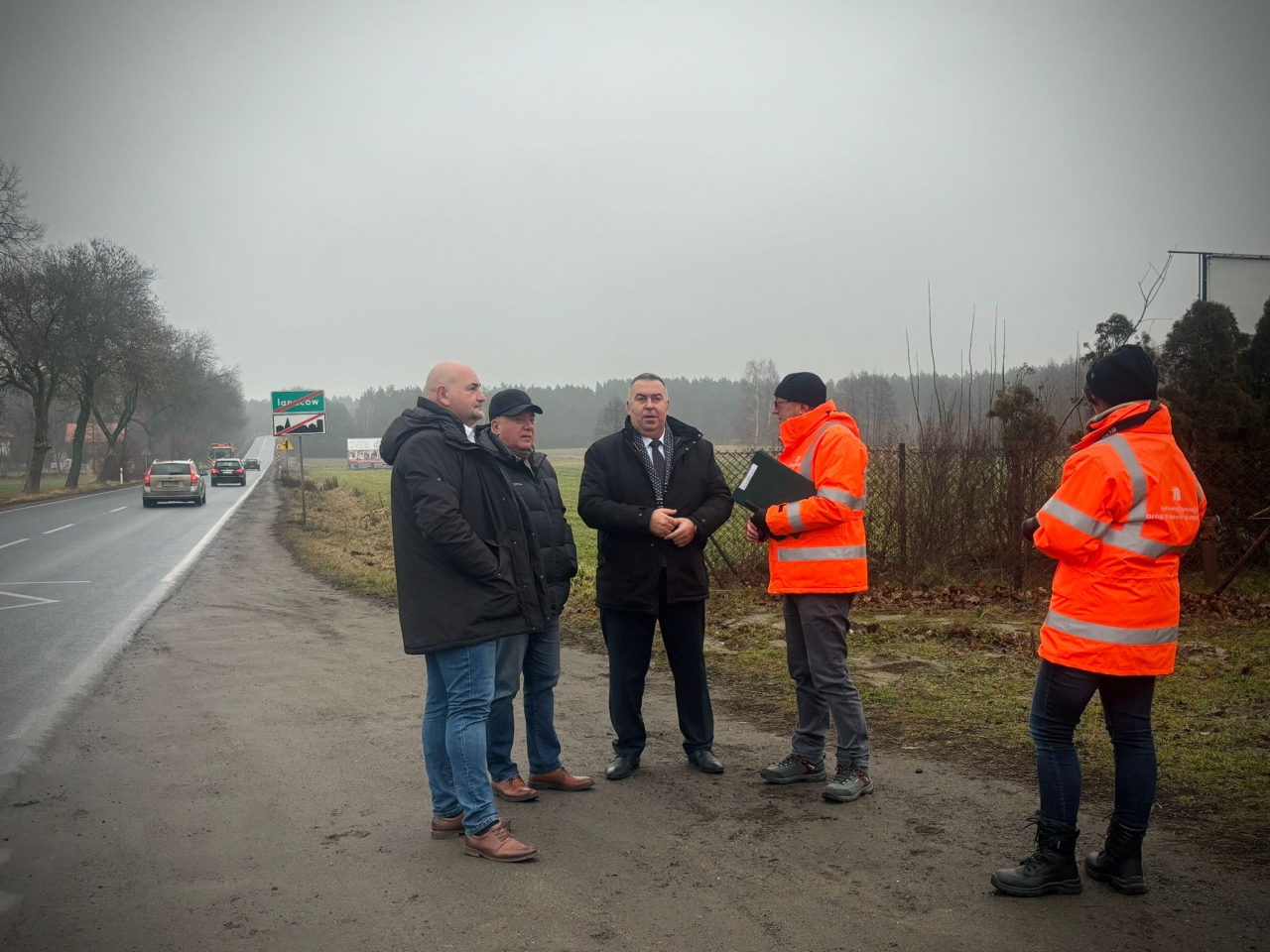 Władze powiatu na drodze w Rozprzy
