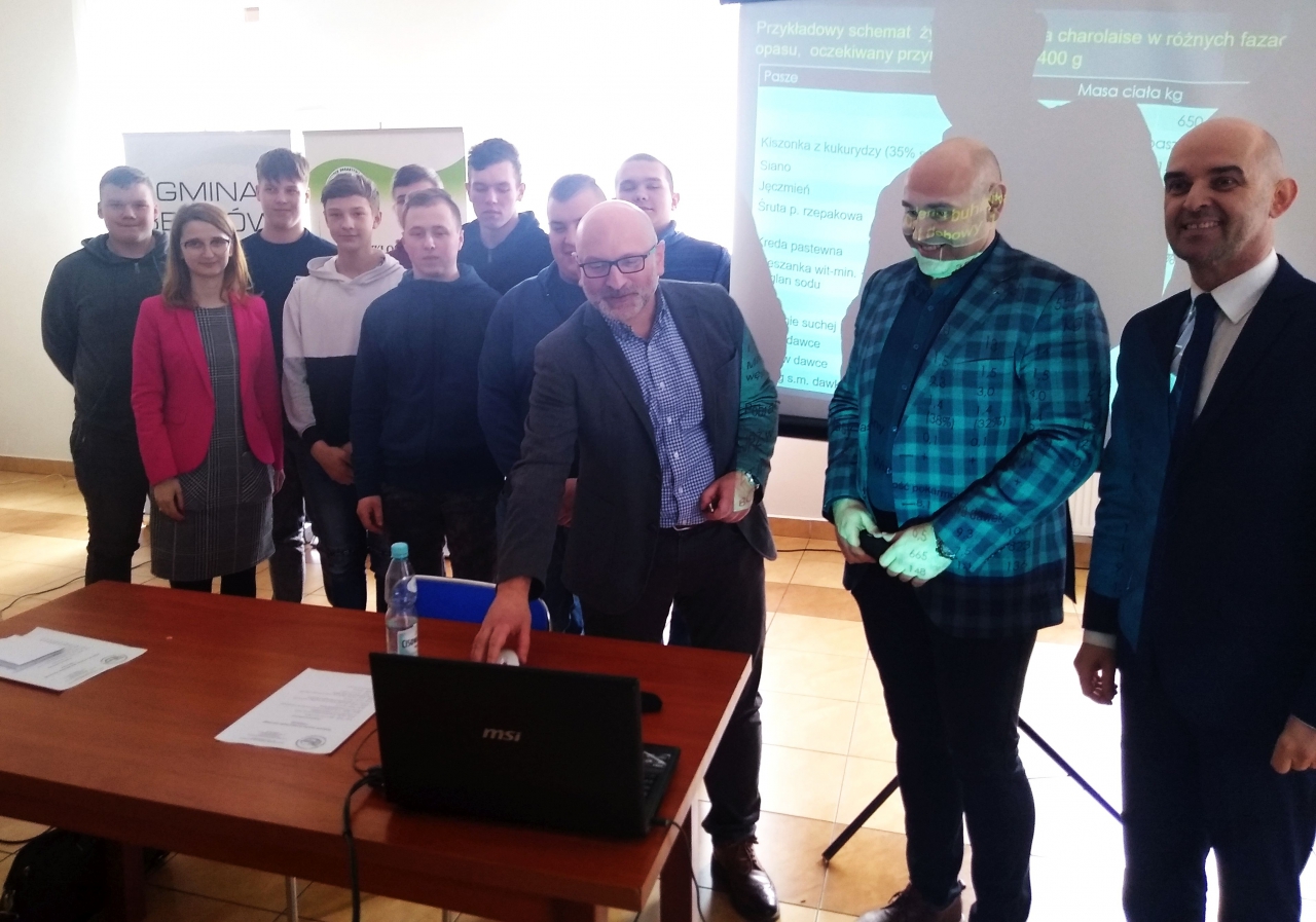 Uczestnicy wraz z wykładowcami podczas szkolenia w Będkowie
