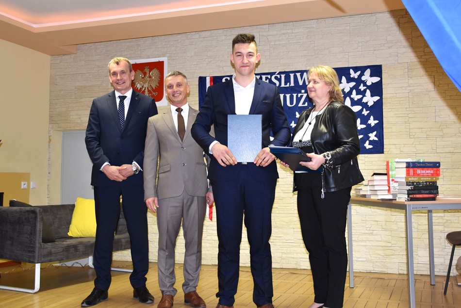 Podziękowanie absolwentom szkoły w Czarnocinie