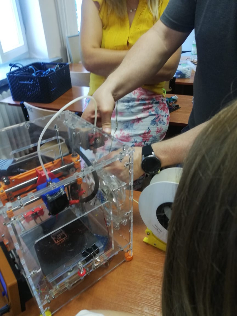 Drukarka 3 D wykorzystana do projektów uczniów Zespołu Szkół w Bujnach w czasie realizowanych szkoleń