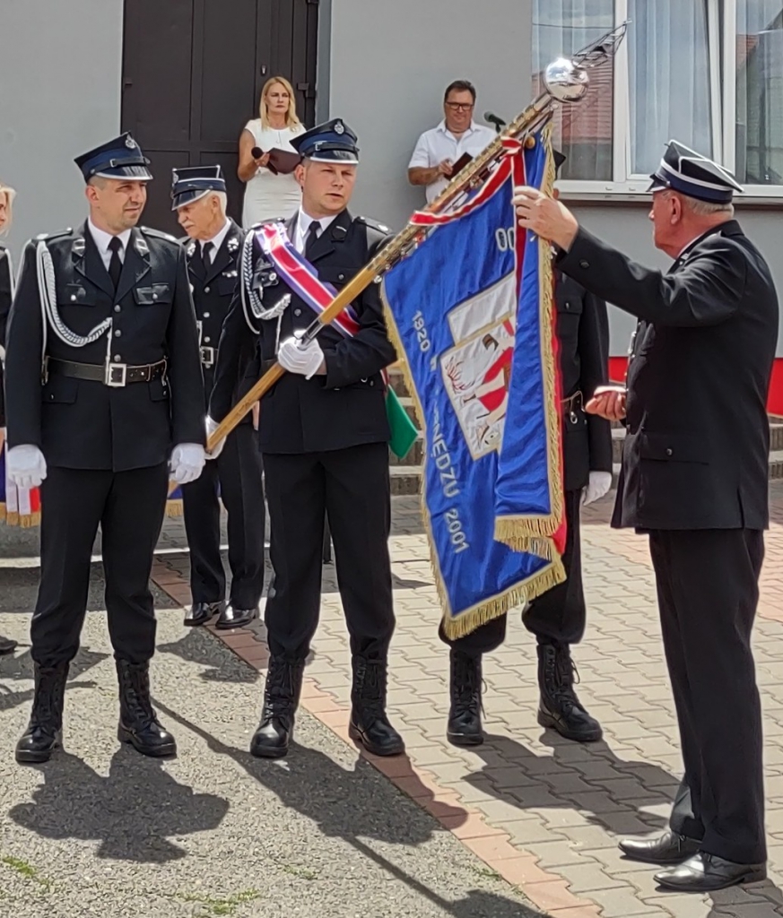 Nowy sztandar jednostki OSP w Kurnędzu