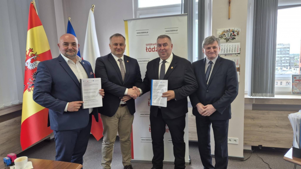 Podpisanie umów przez władze województwa i powiatu