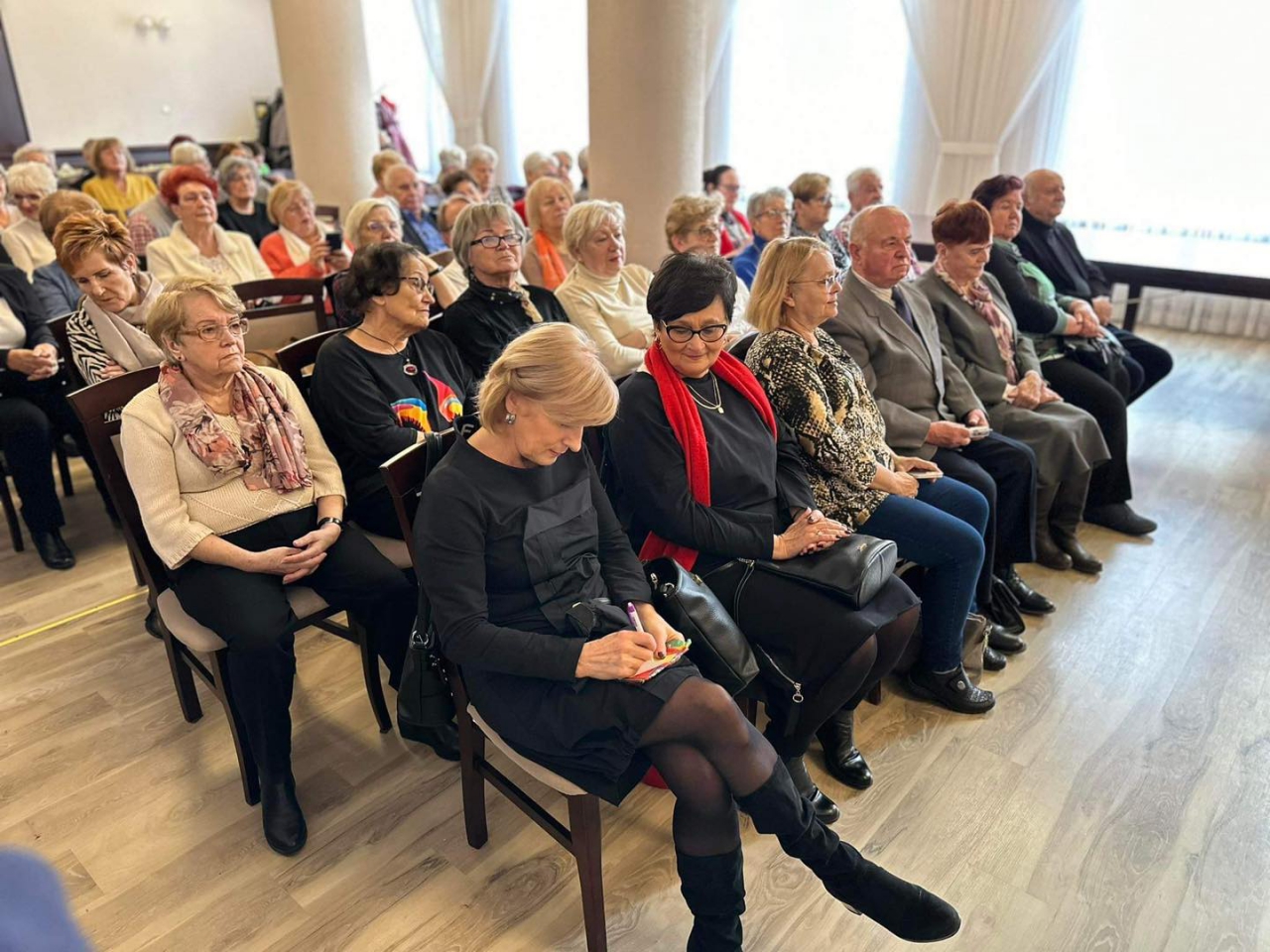Uczestnicy IV Forum Seniorów w sali konferencyjnej Starostwa Powiatowego