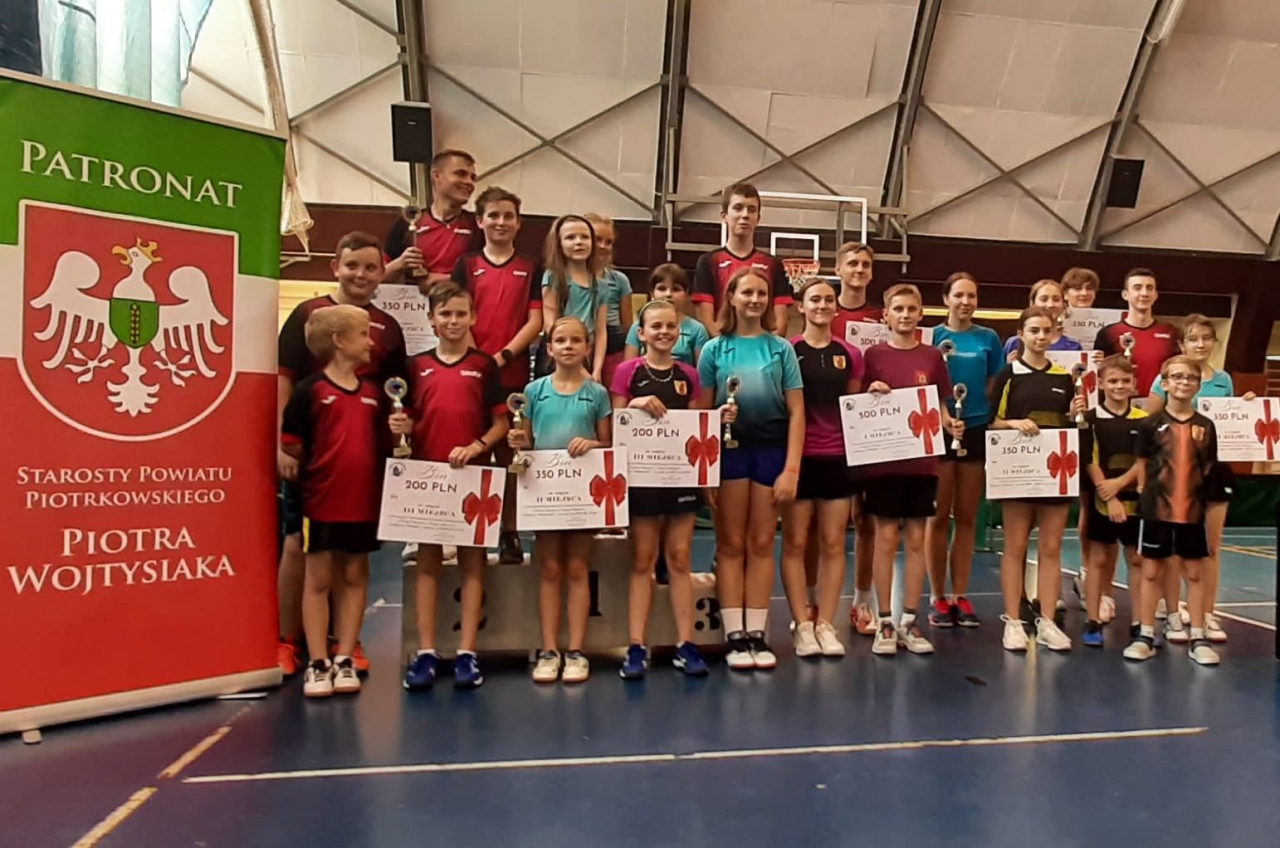Finaliści Powiatowych Zawodów w Tenisie Stołowym o Puchar Starosty Powiatu Piotrkowskiego