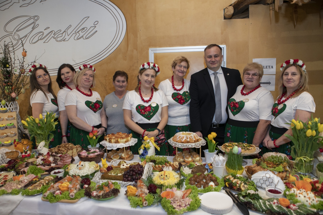 Uczestniczki wielkanocnego jarmarku