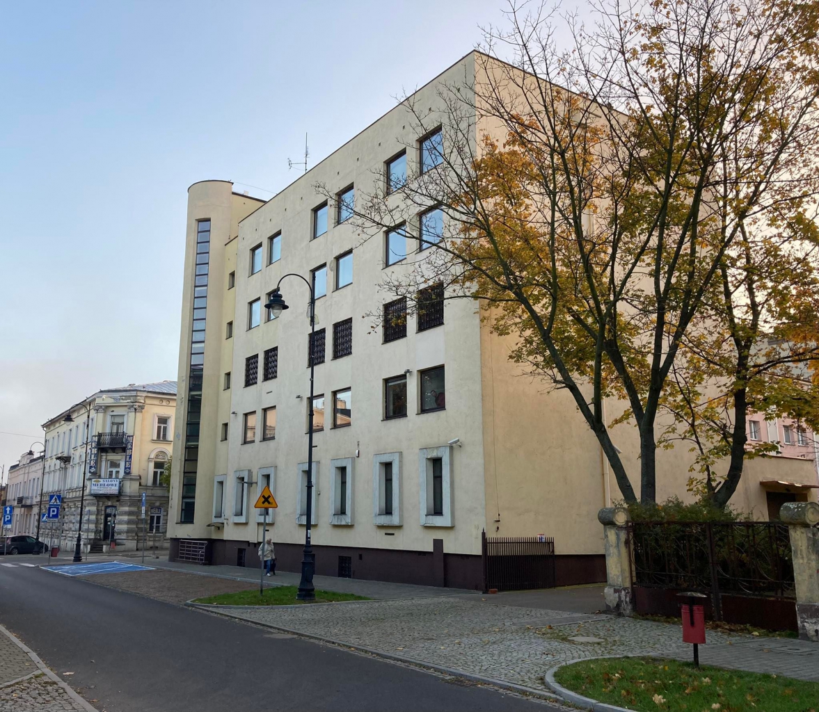 Budynek Starostwa Powiatowego w Piotrkowie Tryb. przy ul. Dąbrowskiego 12. 