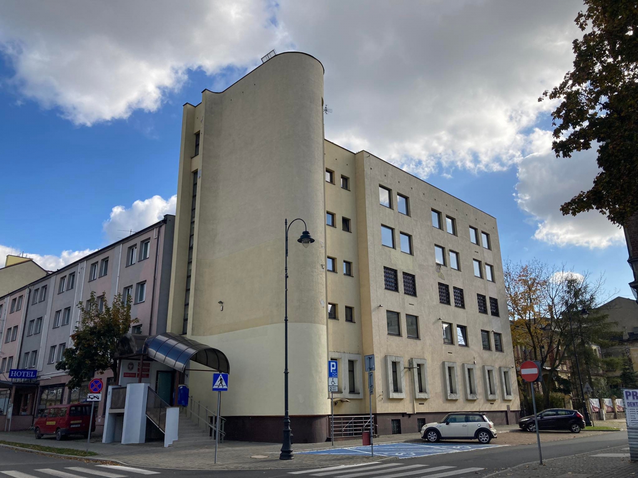 Budynek Starostwa przy Dąbrowskiego 12