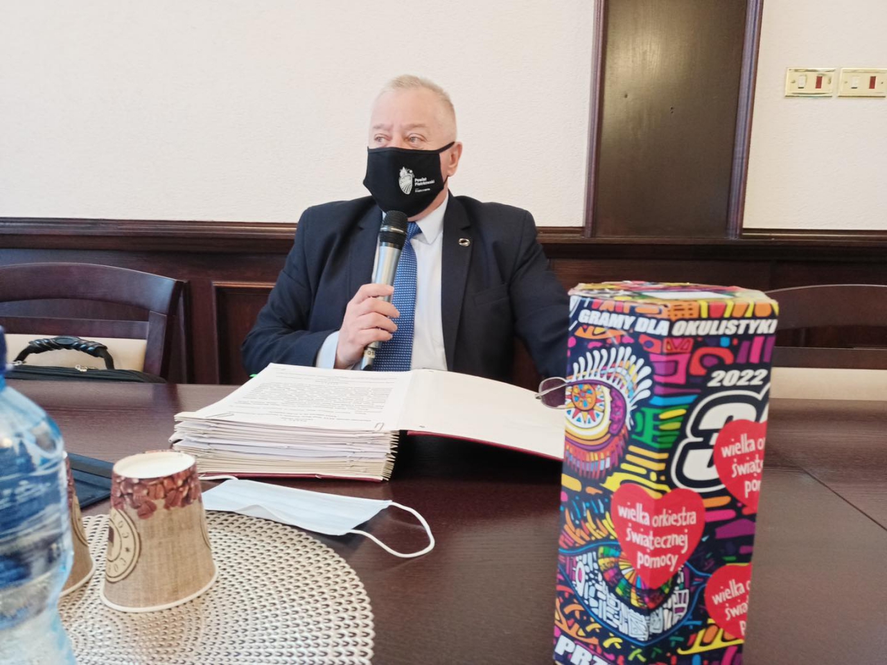 Przewodniczący Rady Powiatu Bernard Matyszewski w czasie obrad sesji Rady Powiatu