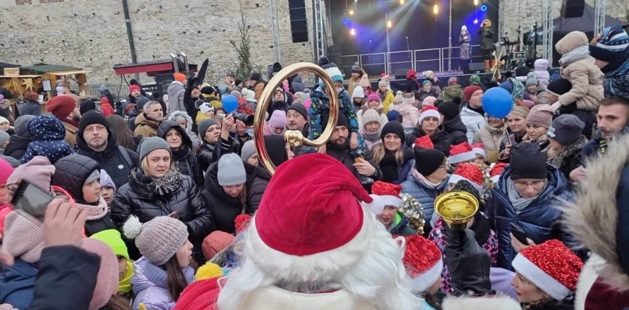 Uczestnicy Jarmarku Bożonarodzeniowego na Podklasztorzu