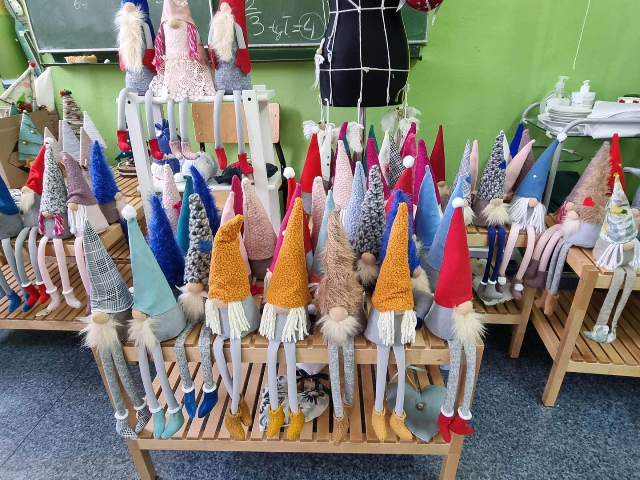 Świąteczne, materiałowe krasnale.