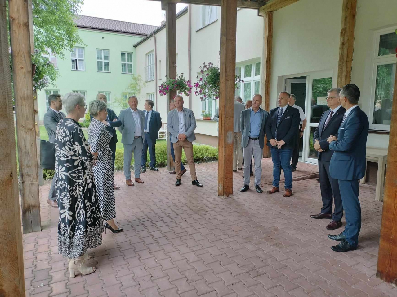 Uczestnicy konwentu podczas wizytacji Środowiskowego Domu Samopomocy w Dąbrówce