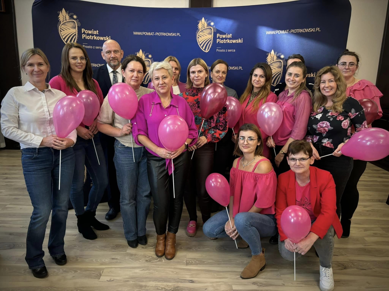 Pracownicy Starostwa na różowo