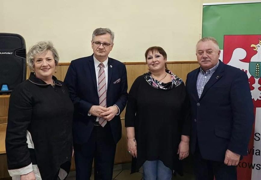 Władze Powiatu z prelegentem znajdują się w szkole w Wolborzu.