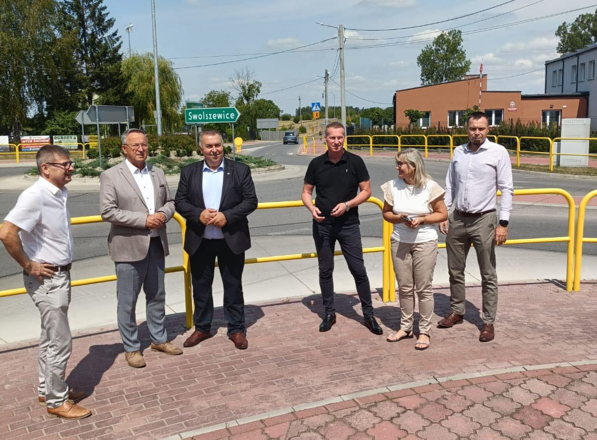 Samorządowcy na objeździe dróg