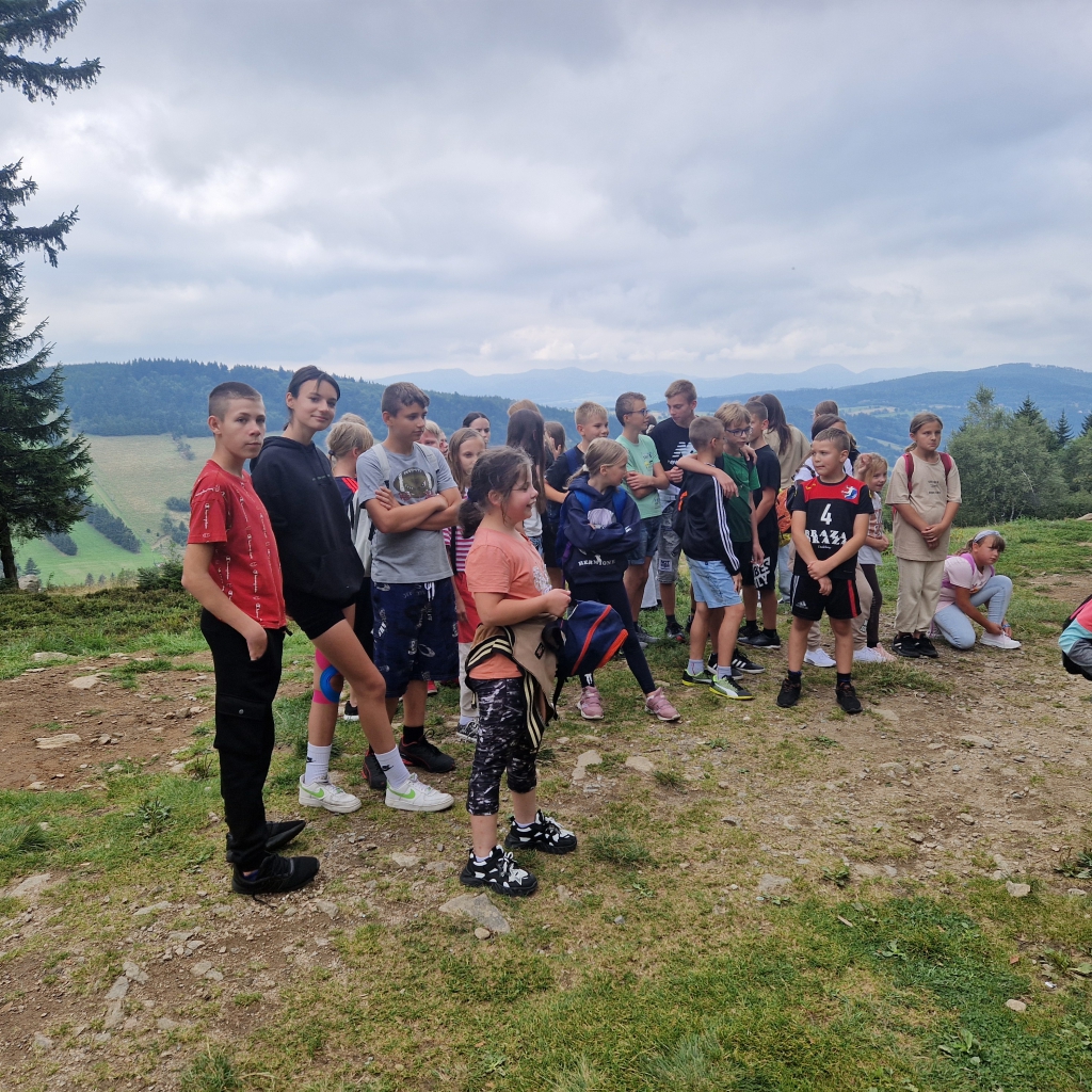Dzieci na wyjeździe socjoterapeutycznym