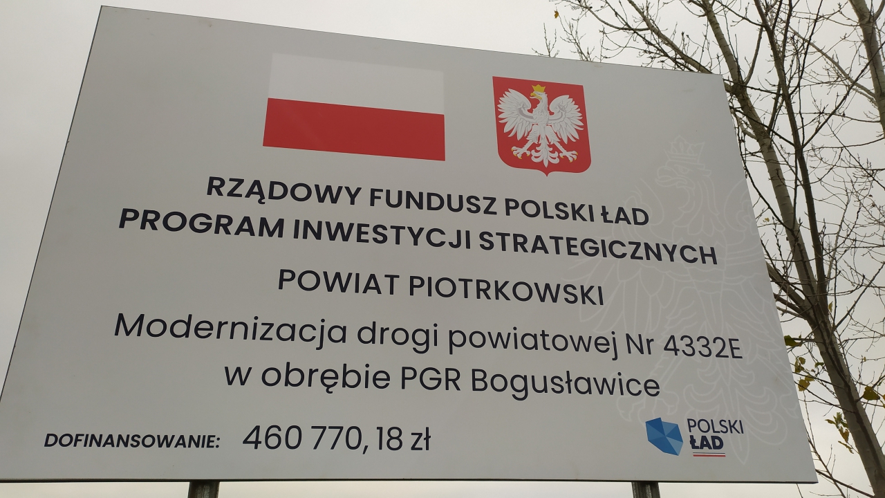 Tablica informująca o dofinansowaniu inwestycji z Polskiego Ładu
