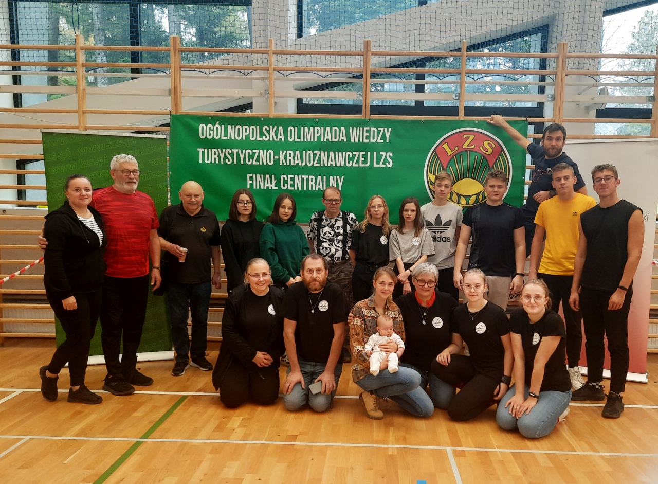 Reprezentacja Powiatu Piotrkowskiego w hali sportowej w Zakopanem