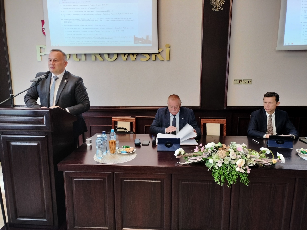 Radni podczas posiedzenia w Starostwe Powiatowym
